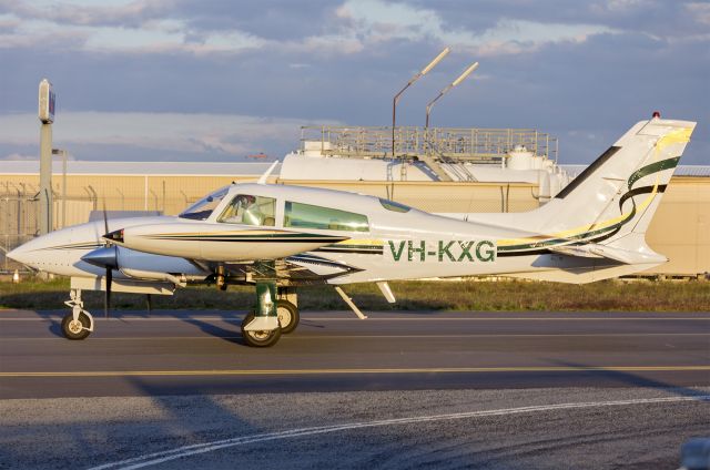 Cessna 310 (VH-KXG) - MH George Properties Pty Ltd (VH-KXG) Cessna T310R taxiing at Wagga Wagga Airport.