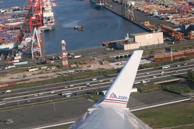 Boeing 757-200 (N633AN) - Taking off from Newart International