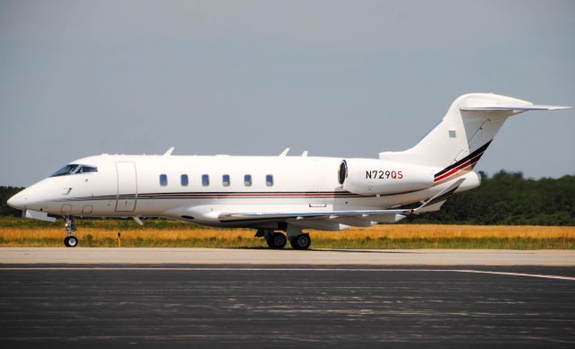 Canadair Challenger 350 (N729QS)