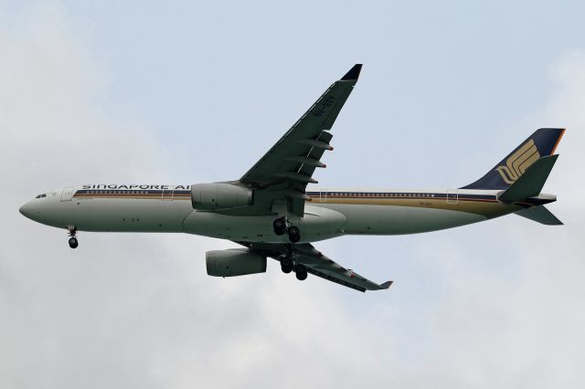 Airbus A330-300 (9V-STY)