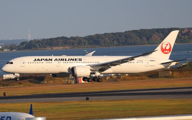 Boeing 787-8 (JA864J) - Japan airlines 787 landing 4R at KBOS 