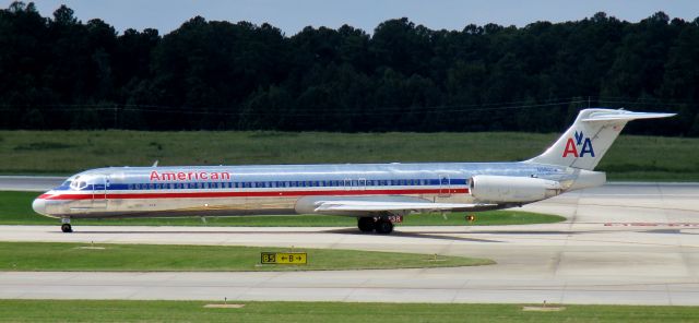 McDonnell Douglas MD-83 (N980TW) - Making the turnoff onto B from 5L, arriving from DFW.  DFW-RDU is right at half 738 now, so catch Mad Dogs at RDU while you can.