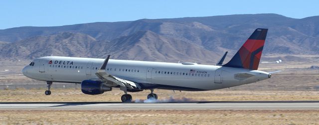 Airbus A321 (N384DN)