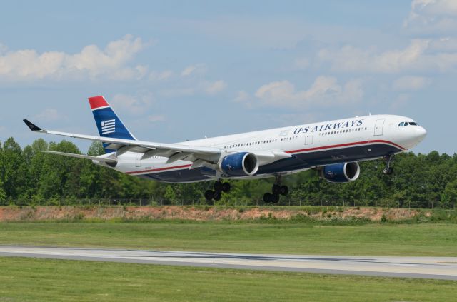 Airbus A330-300 (N273AY)