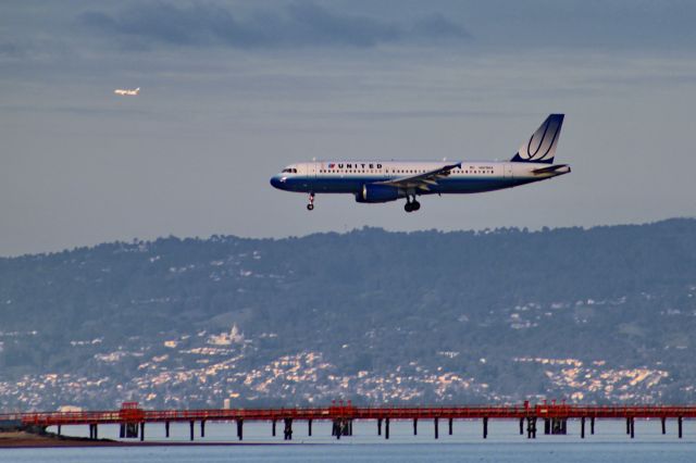 Airbus A320 (N479UA)