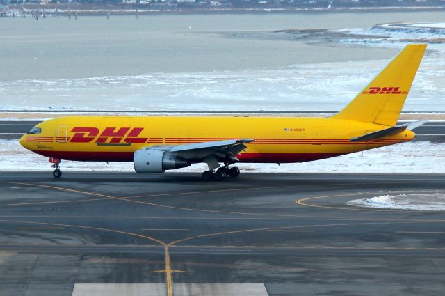 BOEING 767-200 (N655GT) - Giant 588  from Cincinnati taxiing in on Bravo