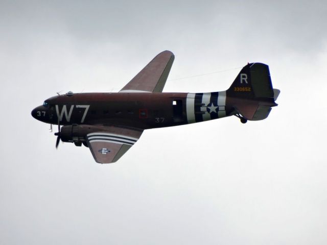 Douglas DC-3 (N345AB)