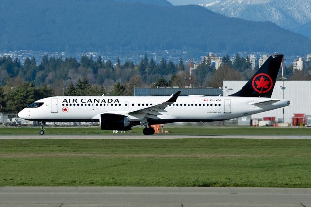 Airbus A220-300 (C-GVDQ)