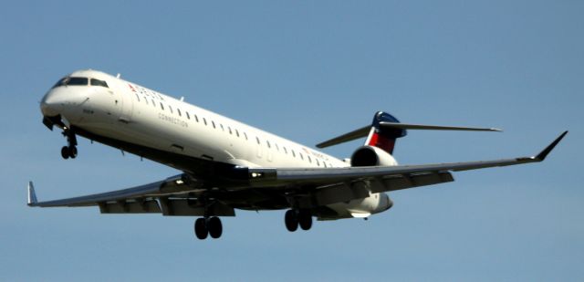 Canadair Regional Jet CRJ-900 (N689CA) - Landing 30L, 02-24-2013