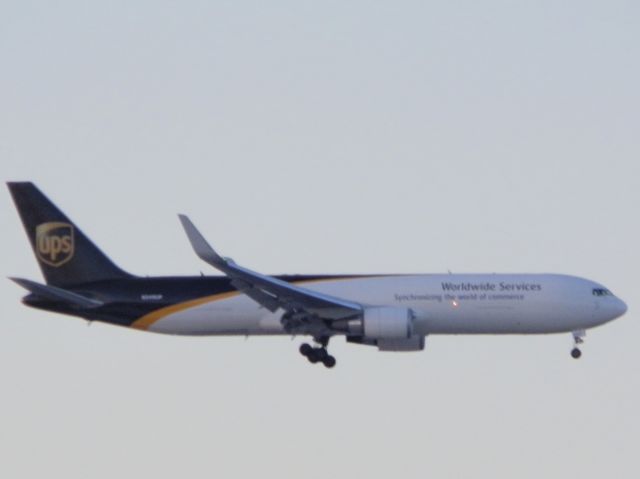 BOEING 767-300 (N349UP)