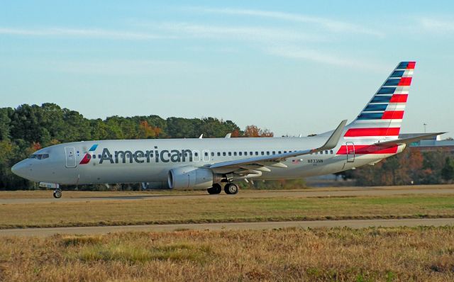 Boeing 737-800 (N833NN)