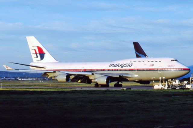 Boeing 747-400 (9M-MPF) - MALAYSIA AIRLINES - BOEING 747-4H6 - REG : 9M-MPF (CN 27043/1017) - ADELAIDE INTERNATINAL AIRPORT SA. AUSTRALIA - YPAD (4/8/1995)