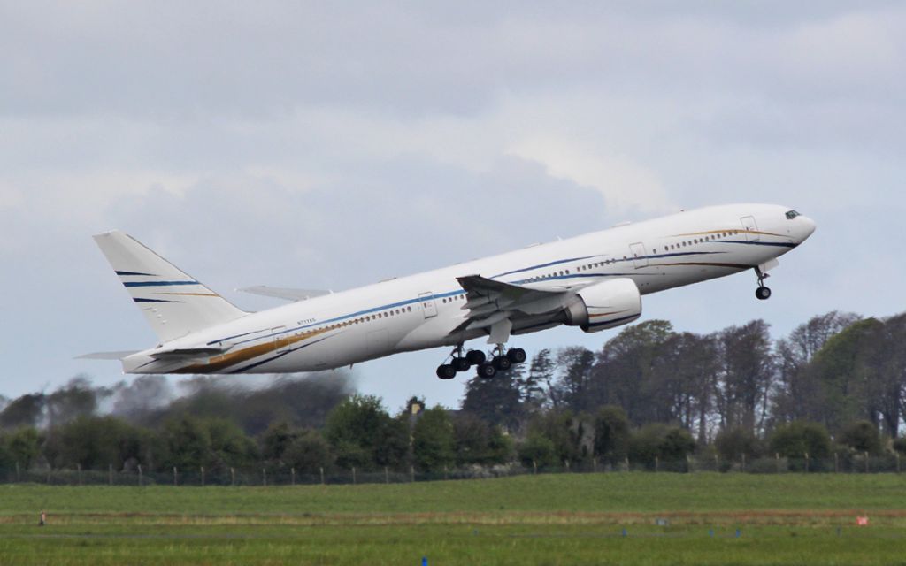 Boeing 777-200 (N777AS) - mid east jet b777-2 n777as dep shannon 24/4/16.