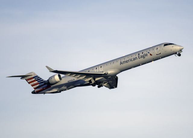 Canadair Regional Jet CRJ-900 (N930LR)