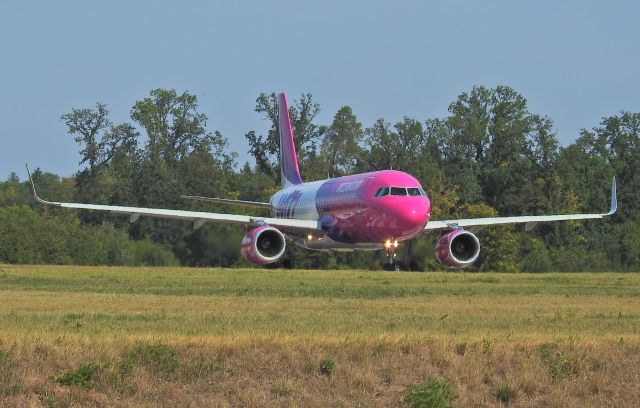 Airbus A320 (HA-LYF) - EPLB