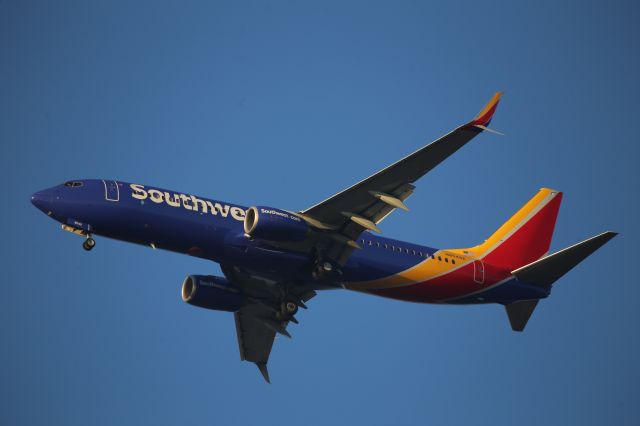 Boeing 737-800 (N8549Z)