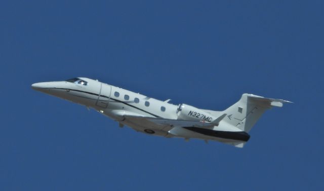 Embraer Phenom 300 (N327MC)