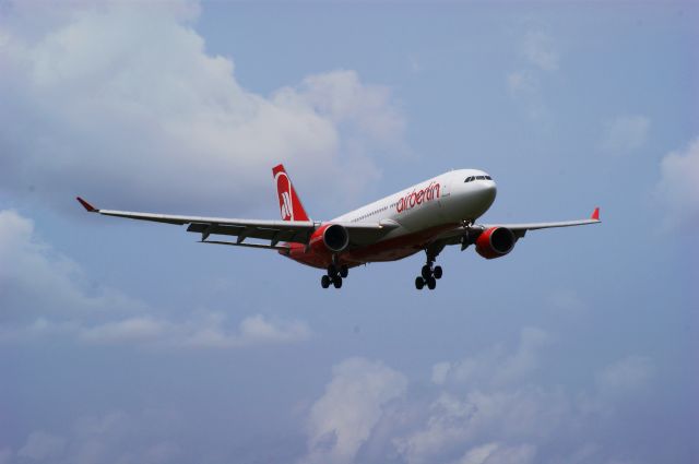 Airbus A330-200 (D-ALPI)