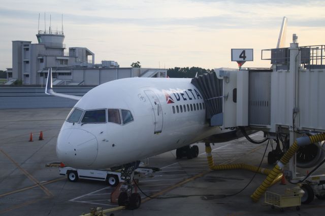 Boeing 757-200 (N692DL) - My flight from PNS to ATL