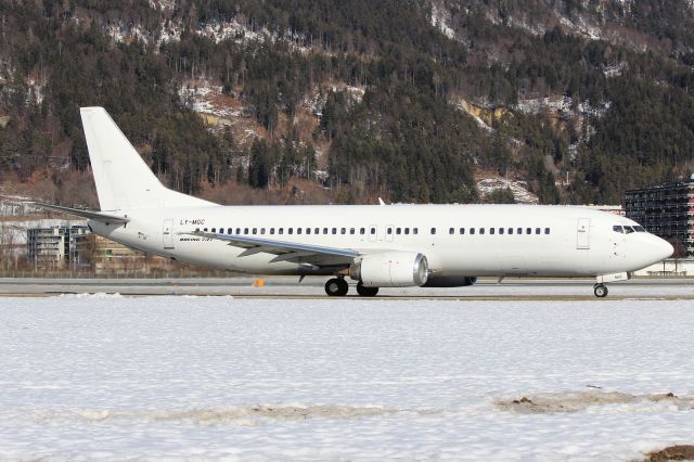 BOEING 737-400 (LY-MGC)