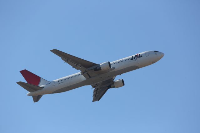 BOEING 767-300 (JA8264)