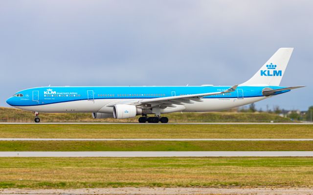 Airbus A330-300 (PH-AKB)
