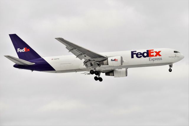 BOEING 767-300 (N297FE) - Arriving 5-R on 02-02-21