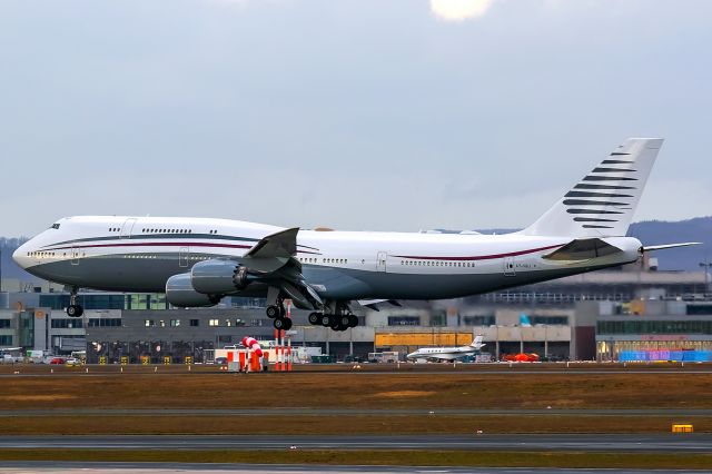 BOEING 747-8 (A7-HBJ)