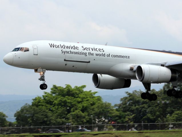 Boeing 757-200 (N457UP)