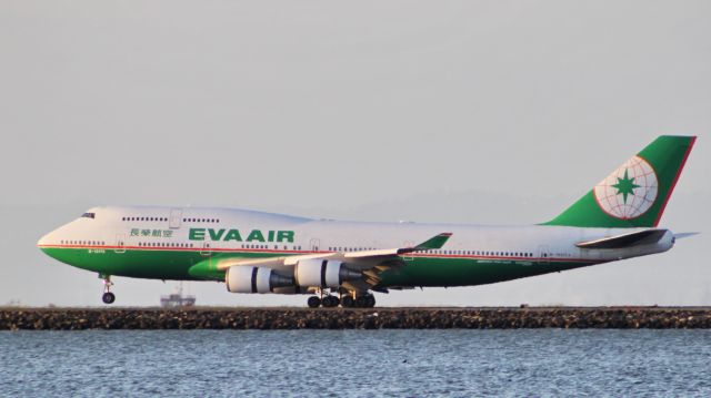 Boeing 747-400 (B-16411)