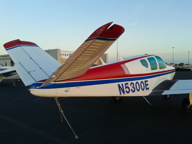 Beechcraft Bonanza (33) (N5300E)