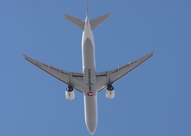 BOEING 777-300ER (TC-JJV)