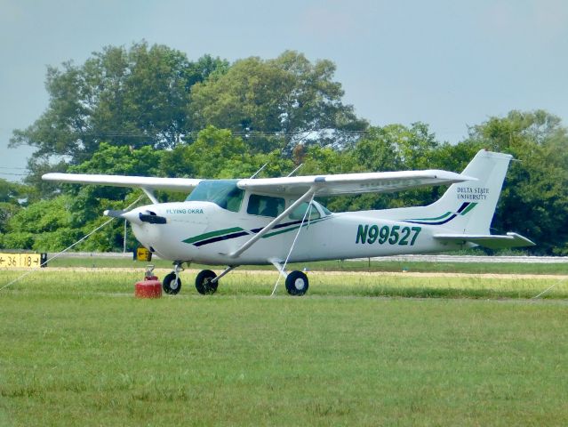 Cessna Skyhawk (N99527) - One of the Delta State Aviation Program’s Cessna 172s with a new paint job