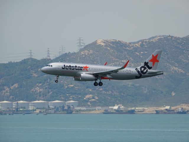 Airbus A320 (9V-JSU)