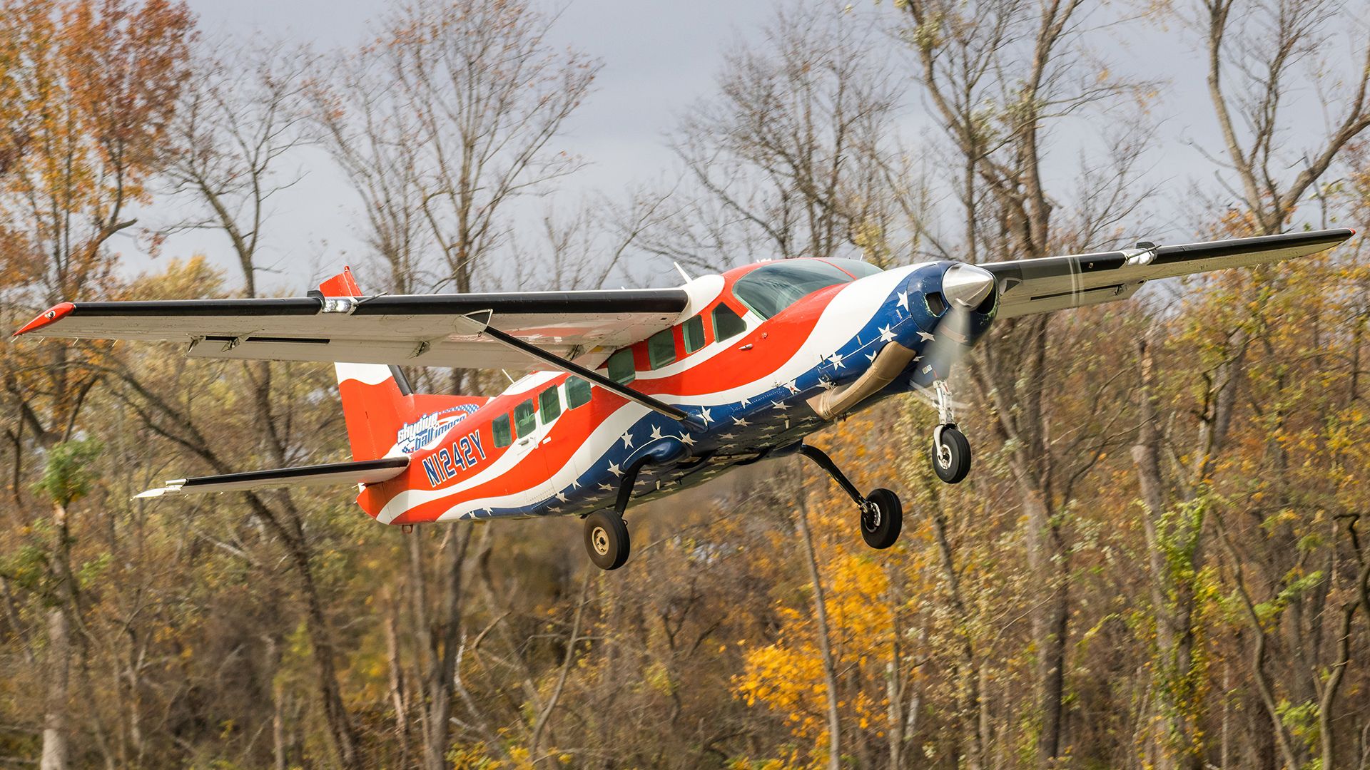 Cessna Caravan (N1242Y) - N1242Y rapidly climbing out of College Park Airport's runway 15 for a flight back up to Harford County