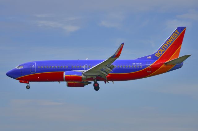 BOEING 737-300 (N637SW)