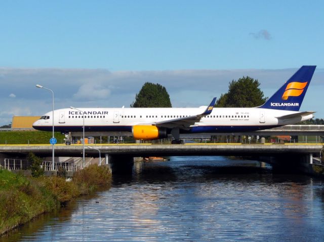 Boeing 757-200 (TF-FIO)