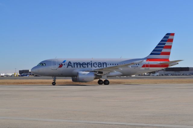 Airbus A319 (N700UW) - The former Star Alliance Us Airways recently New American Airlines Livery painted.