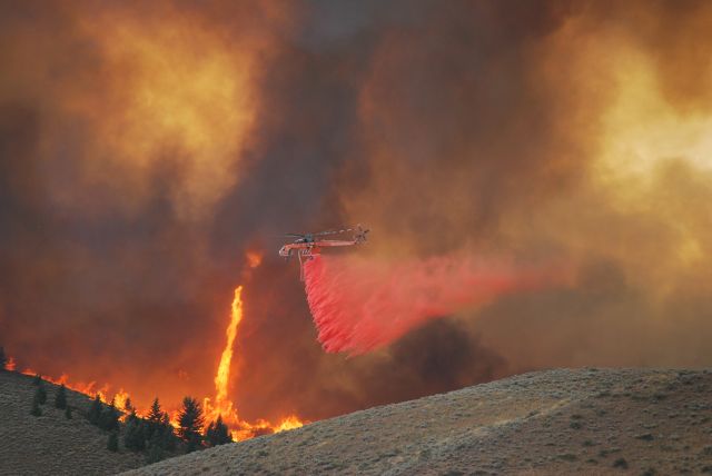 Sikorsky CH-54 Tarhe — - 1967 ERICKSON S64E Rotorcraft dropping during the Beaver creek fire in Blaine County Idaho summer 2013 with a firenado in the background