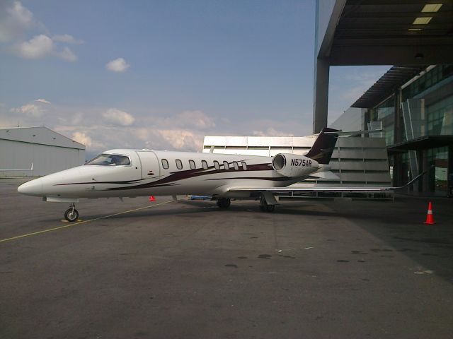 Bombardier Learjet 75 (N575AR)