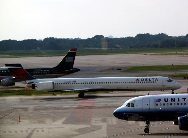 McDonnell Douglas MD-90 (N902DA) - Being towed in traffic at MSP on 07/31/2011