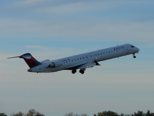 Canadair Regional Jet CRJ-900 (N320PQ)