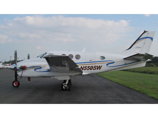 Beechcraft King Air 90 (N550SW) - A very nice King Air 90.