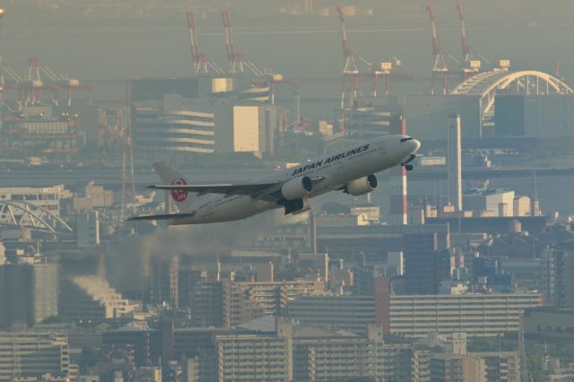 Boeing 777-200 (JA8978)