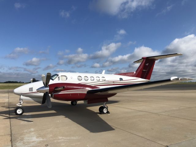 Beechcraft Super King Air 200 (N571TM)