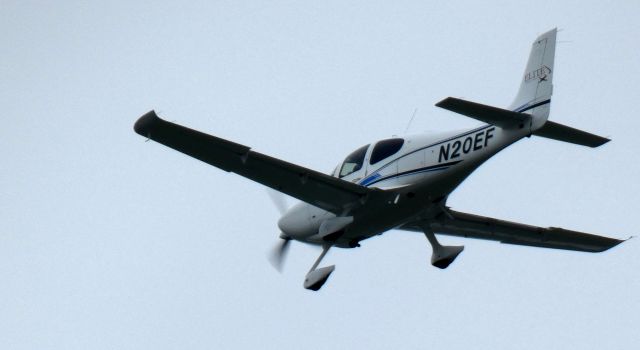 Cirrus SR-20 (N20EF) - About to touch down is this 2021 Cirrus SR20 in the Autumn of 2023.