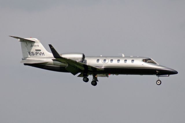 Learjet 31 (ES-PVH)