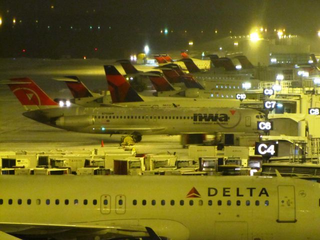 McDonnell Douglas DC-9-40 (N755NW) - Where Redtails used to dominate, there remains only one.