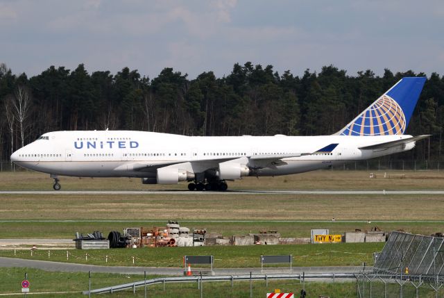 Boeing 747-400 (N179UA)