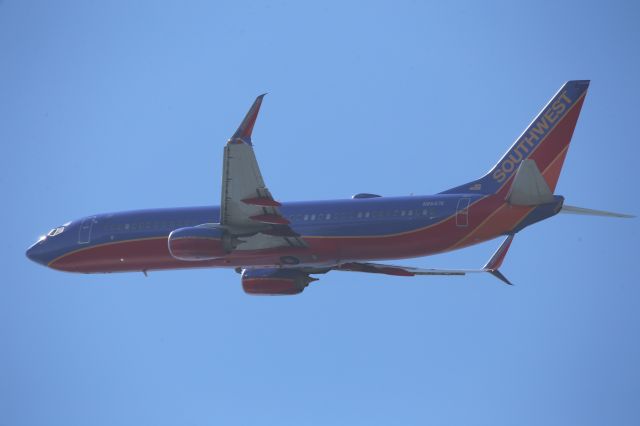 Boeing 737-800 (N8647A)